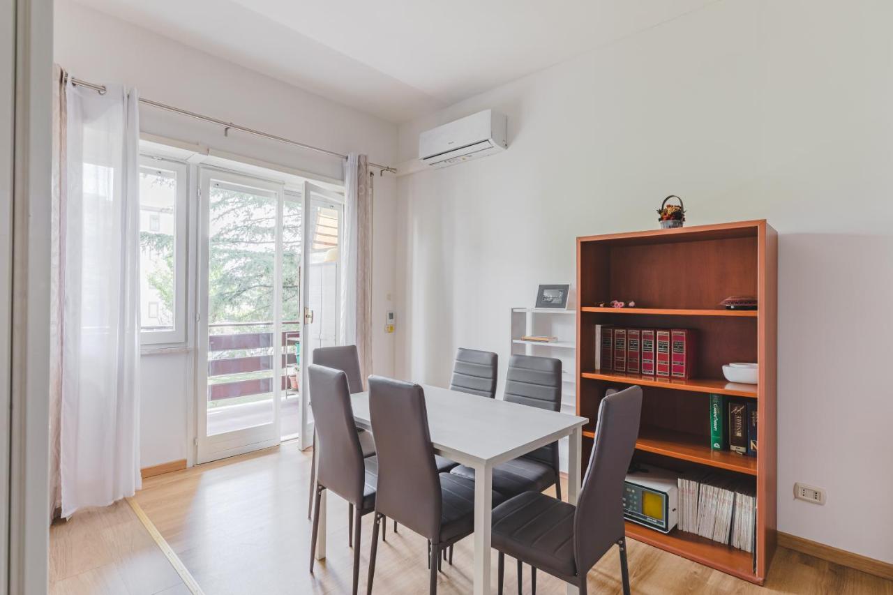 Pelizzi Apartment, 5 Persone, 2 Camere, Balcone, Cinecitta Apartment Rom
